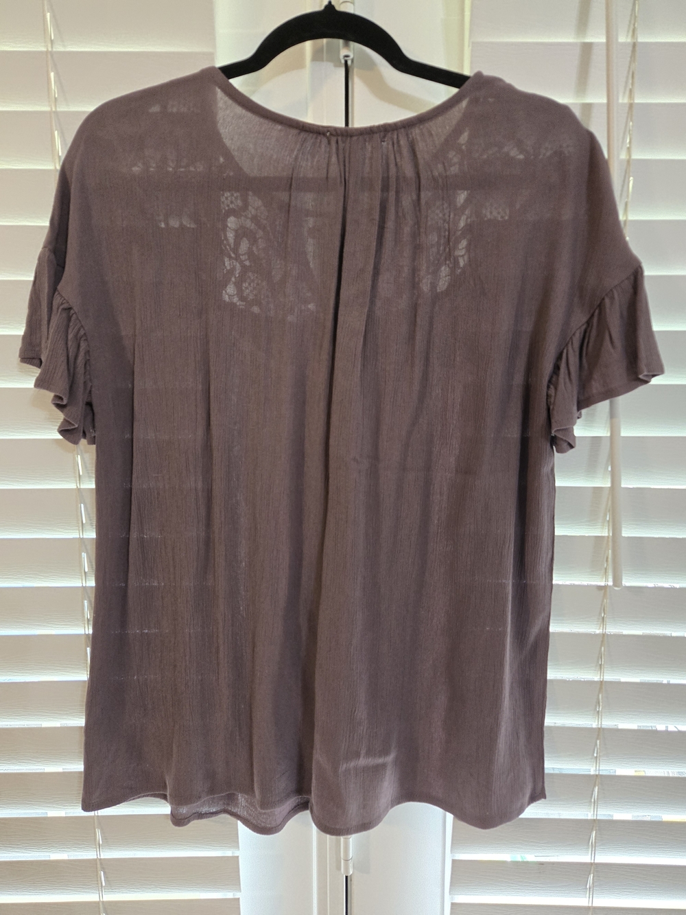 Maurices Crochet Yoke Short Sleeve Blouse - Dusty Dark Mauve Sz Medium NWT - Picture 4 of 5